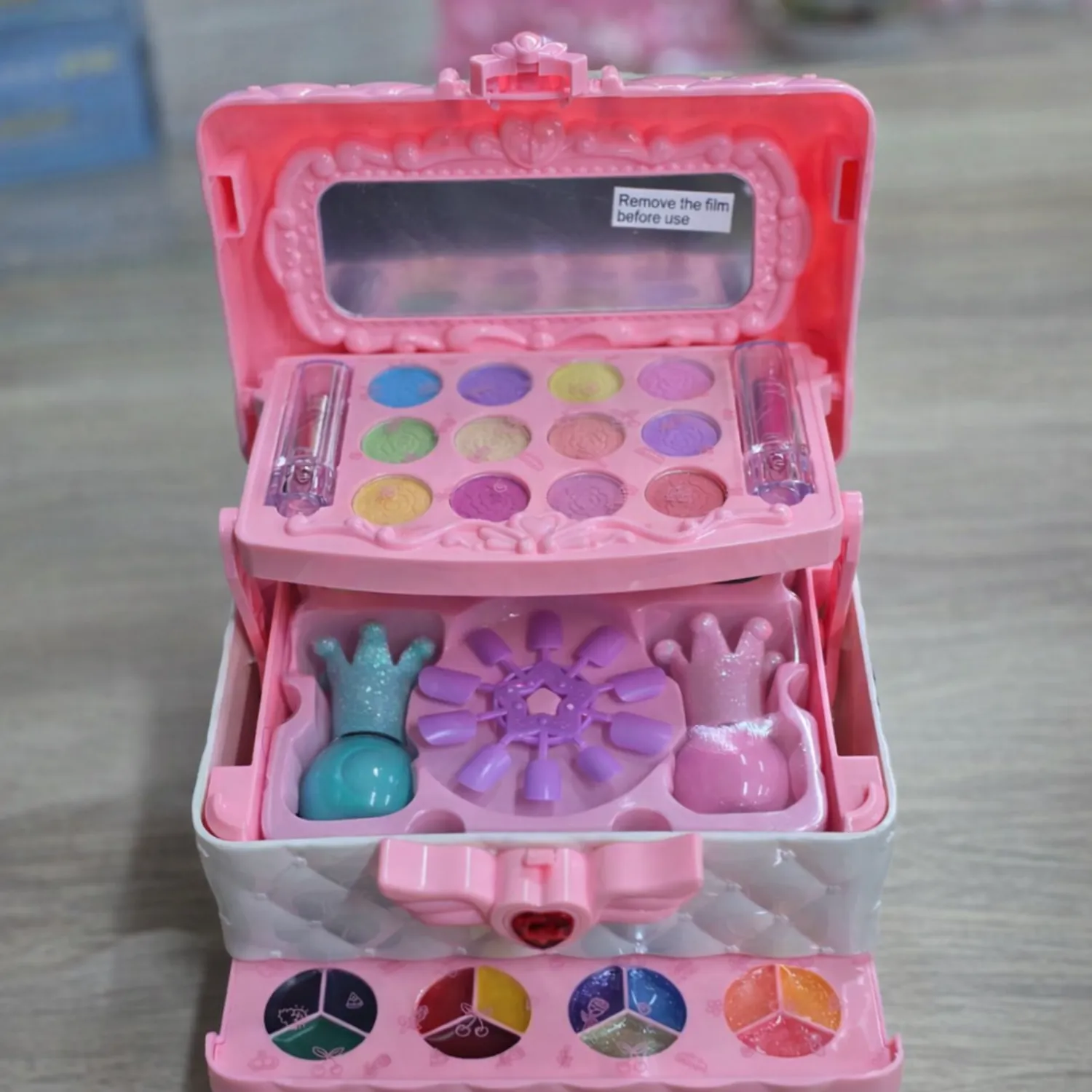 طقم مكياج "Princess Vanity Case" (مفتوح)