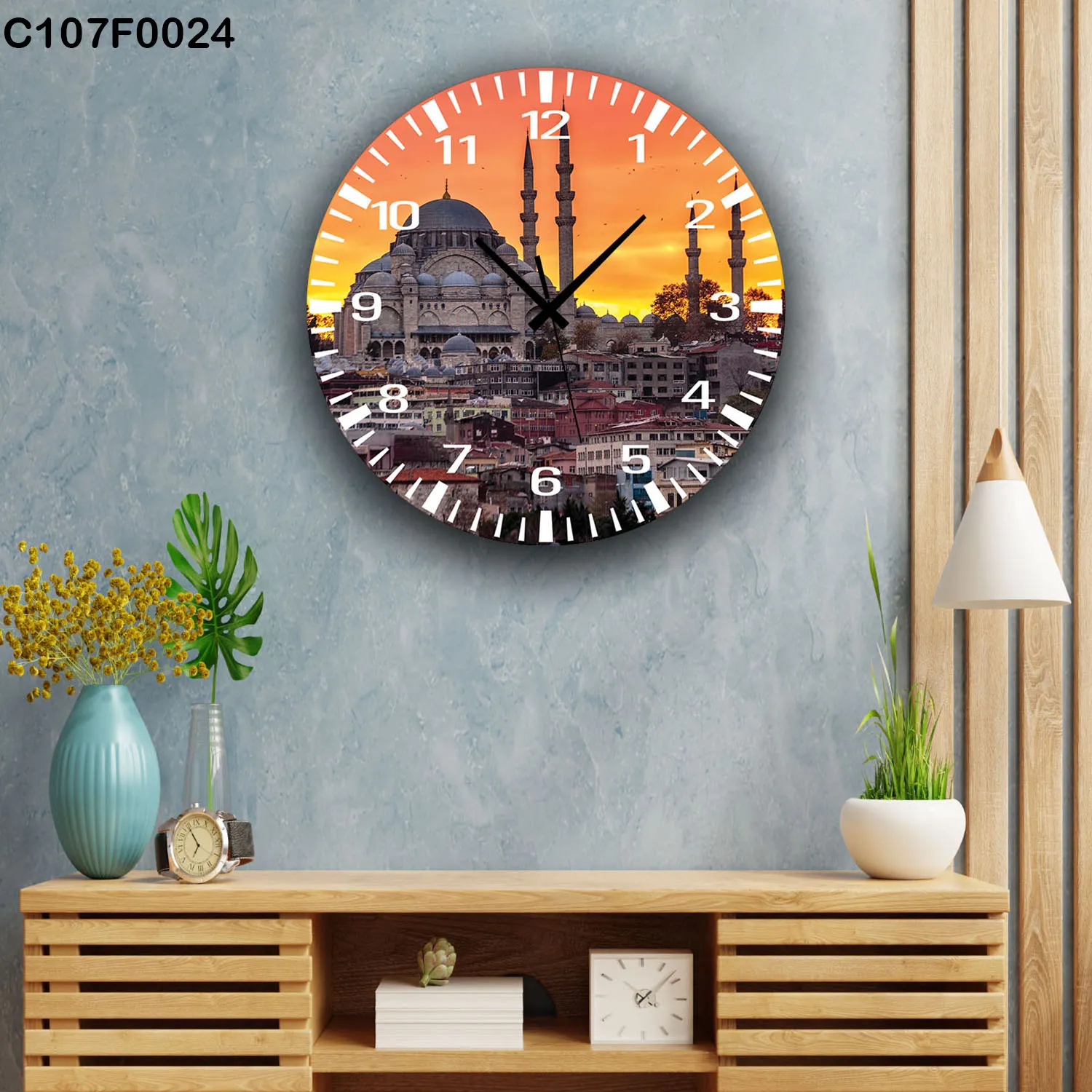 ساعة دائرية مسجد تاريخي إسطنبول عند الغروب